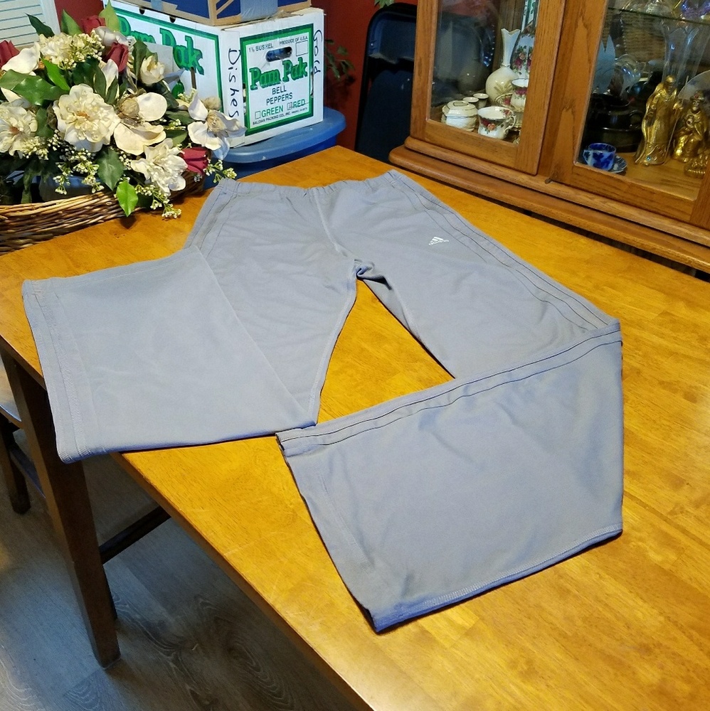 Woman's Adidas stretch workout pant. M